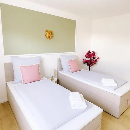 Grosses & Modern Ausgestattetes Mit Terrasse Апартаменты