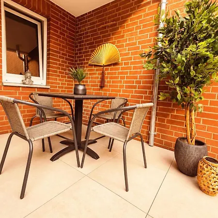 Grosses & Modern Ausgestattetes Mit Terrasse Apartmán