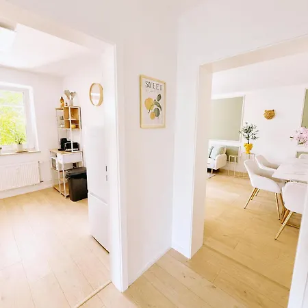 Grosses & Modern Ausgestattetes Mit Terrasse Апартаменты